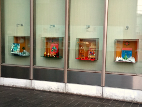 アビスタガラス展示ケース2枚目